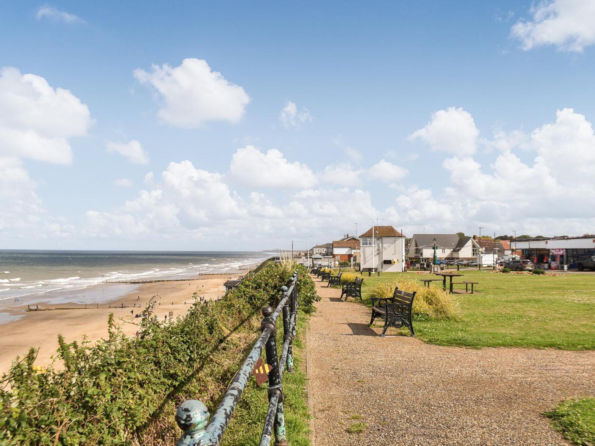 Salty Kisses Villa Mundesley Exterior photo